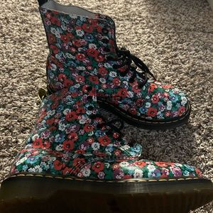 Dr Martens size9 floral pattern